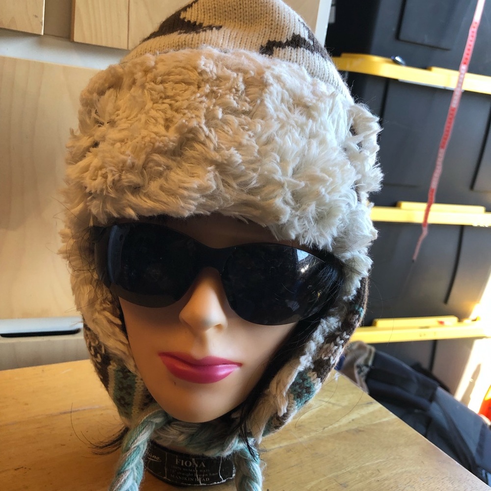 Muk Luks winter Muscovy faux fur hats with ears Arctic warm caps Size One